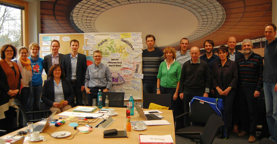 Führenden Sportwissenschaftler/innen im Bereich Inklusion trafen sich in Frankfurt zu einem Runden Tisch. Fotos: DOSB