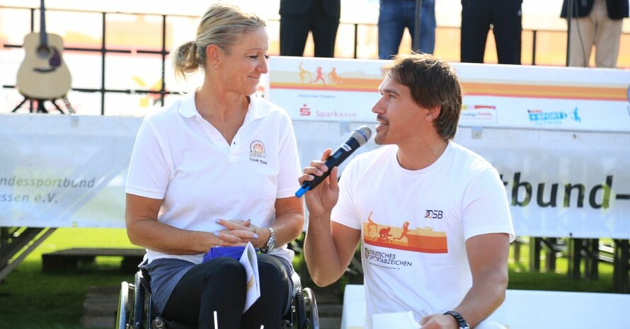 Auch die dreimalige Paralympics-Gewinnerin im Schwimmen, Kirsten Bruhn, war als Sportbotschafterin des DOSB in Fulda dabei.